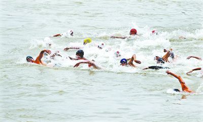 2014年中國·武漢第41屆國際橫渡長江活動暨搶渡長江挑戰(zhàn)賽