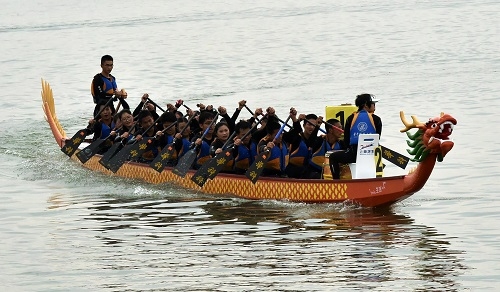 第七屆武漢大學(xué)VS華中科技大學(xué)“同城雙星”龍舟友誼賽
